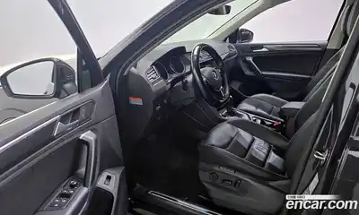 Volkswagen Tiguan 2020 2.0 Автомат в Москве № 215084, миниатюра 11