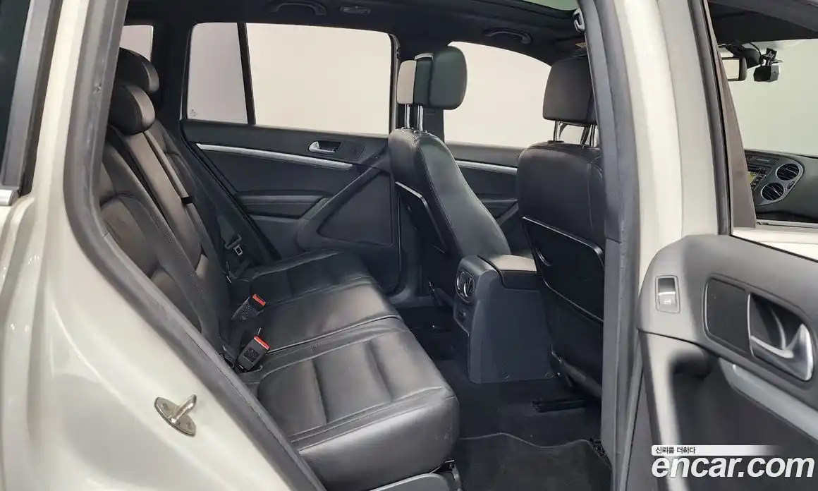 Volkswagen Tiguan 2013 2.0 Автомат в Москве № 215252, фото 11