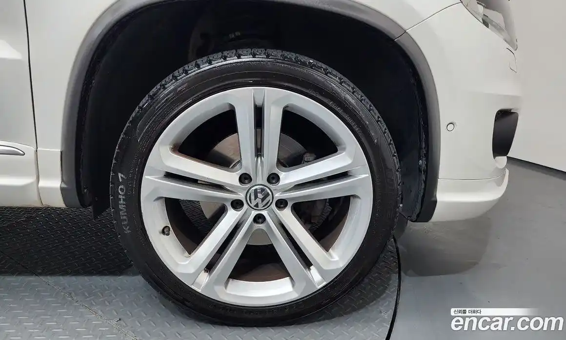 Volkswagen Tiguan 2013 2.0 Автомат в Москве № 215252, фото 16