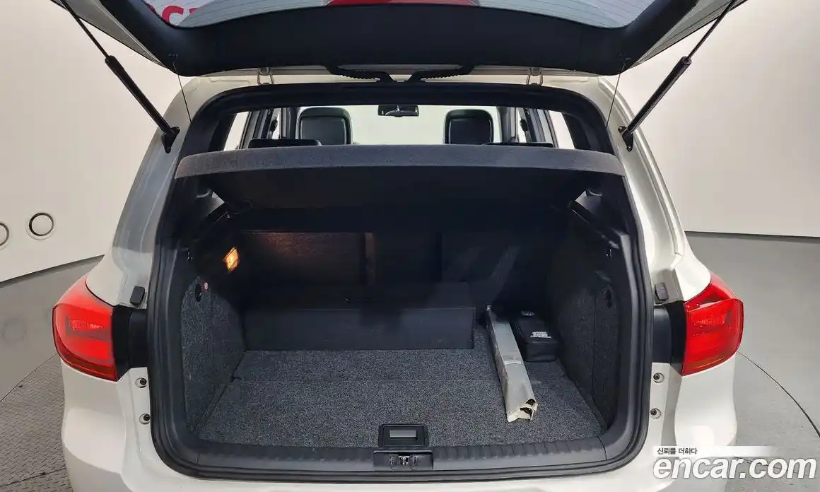 Volkswagen Tiguan 2013 2.0 Автомат в Москве № 215252, фото 20