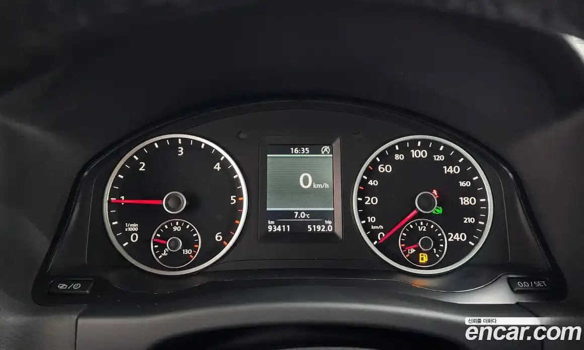 Volkswagen Tiguan 2013 2.0 Автомат в Москве № 215252, фото 4