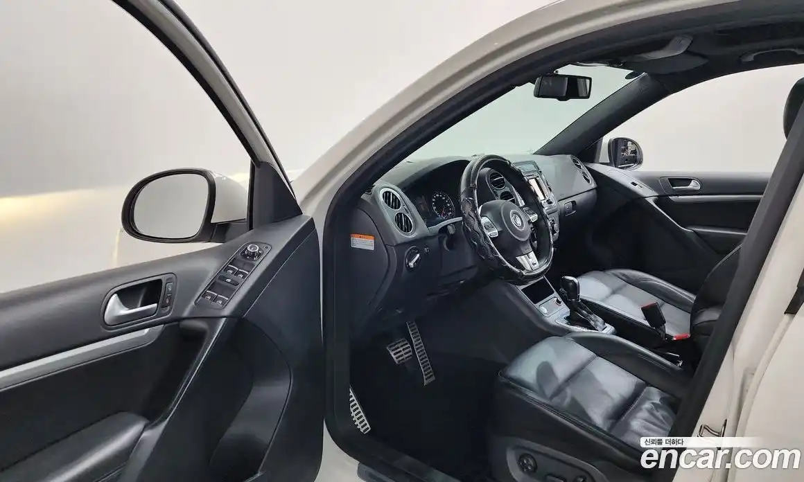 Volkswagen Tiguan 2013 2.0 Автомат в Москве № 215252, фото 5