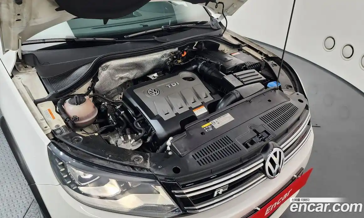 Volkswagen Tiguan 2013 2.0 Автомат в Москве № 215252, фото 9