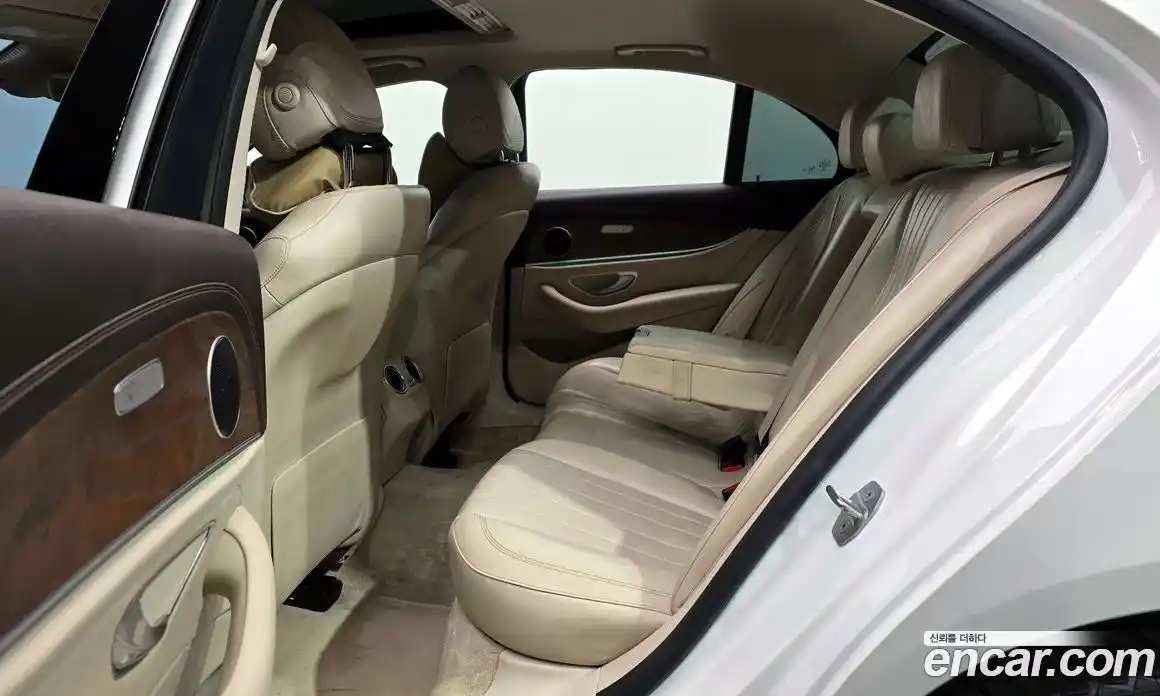 Mercedes-Benz E-Class 2017 1.9 Автомат в Москве № 215752, фото 12