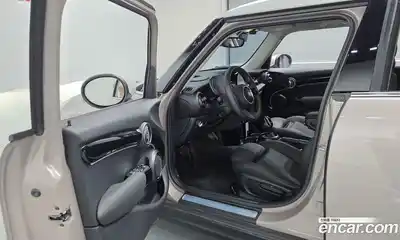 Mini Cooper 2024 1.5 Автомат в Москве № 221669, миниатюра 10