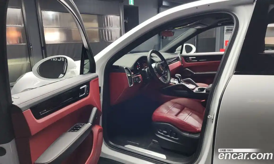 Porsche Cayenne 2023 3.0 Автомат в Москве № 230926, фото 10