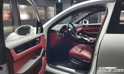 Porsche Cayenne 2023 3.0 Автомат в Москве № 230926, миниатюра 10