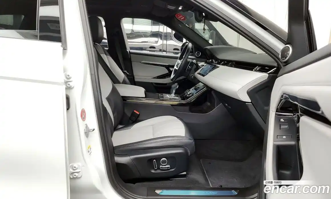 Land Rover Range-Rover Evoque 2022 2.0 Автомат в Москве № 231224, фото 4