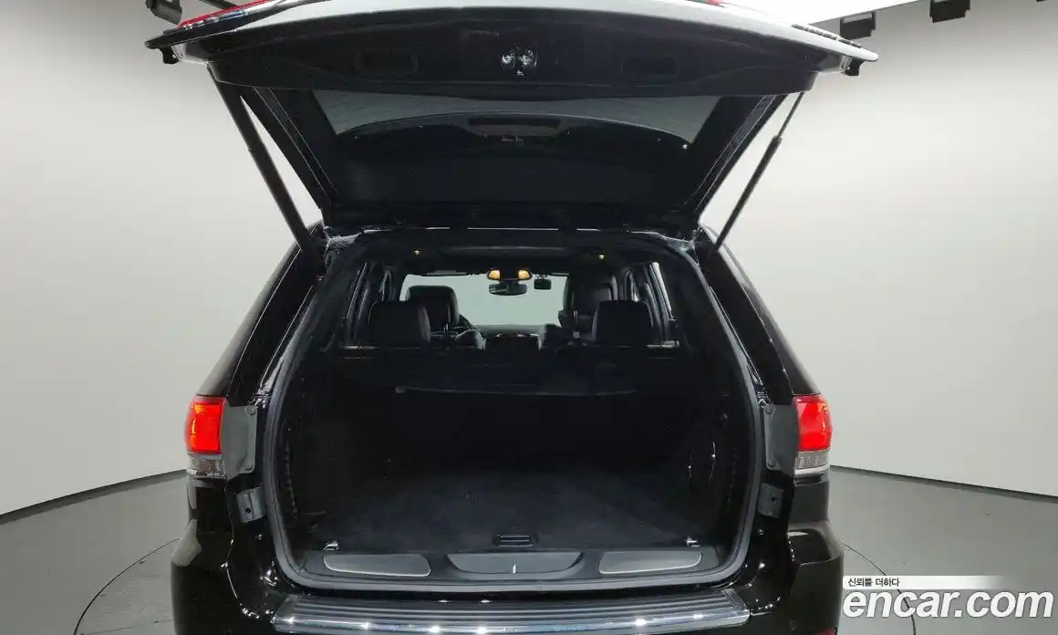 Jeep Cherokee 2019 3.6 Автомат в Москве № 232566, фото 20