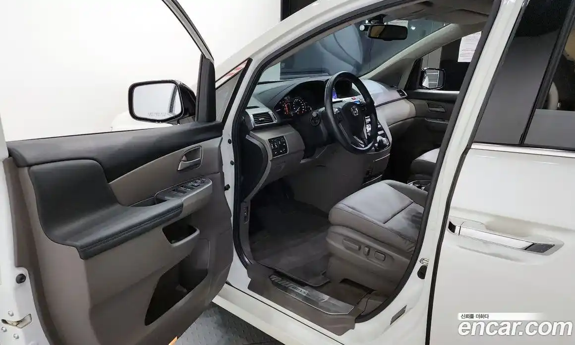 Honda Odyssey 2013 3.5 Автомат в Москве № 232859, фото 10