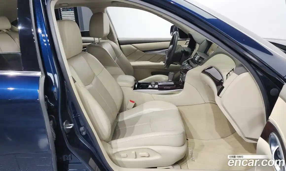 Infiniti Q70 2017 3.7 Автомат в Москве № 245455, фото 4