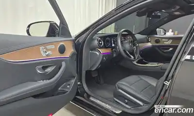 Mercedes-Benz E-Class 2023 2.0 Автомат в Москве № 262142, миниатюра 10