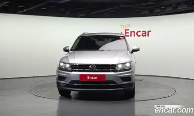 Volkswagen Tiguan 2018 2.0 Автомат в Москве № 301110, миниатюра 3
