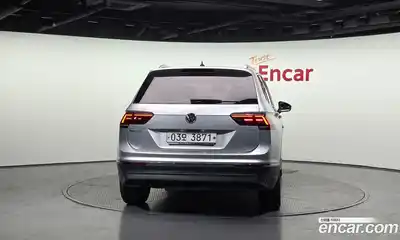 Volkswagen Tiguan 2018 2.0 Автомат в Москве № 301110, миниатюра 4