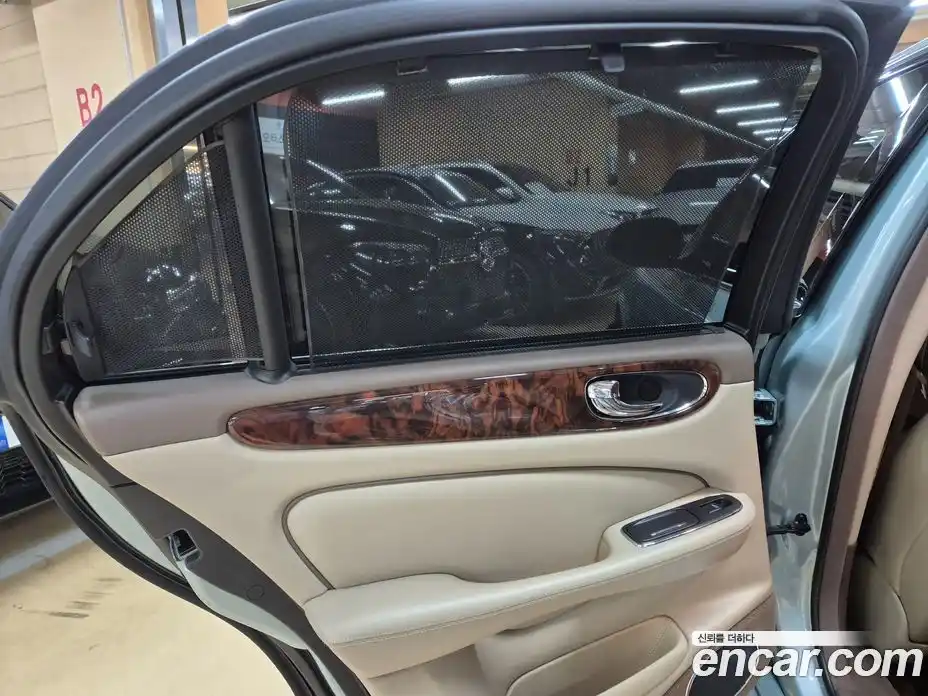 Jaguar XJ 2007 2.7 Автомат в Москве № 305184, фото 16