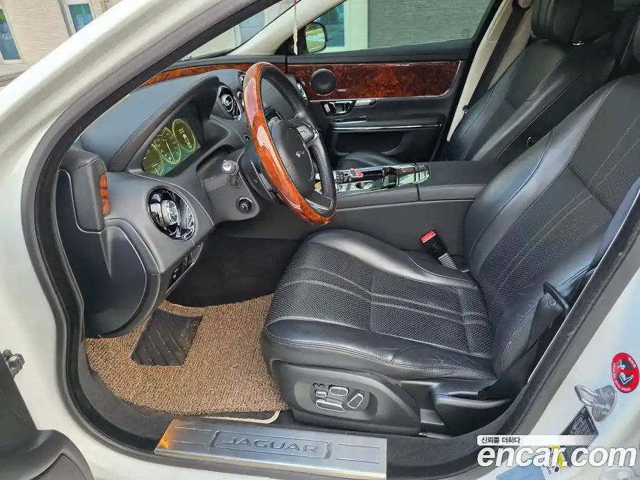 Jaguar XJ 2015 3.0 Автомат в Москве № 305198, фото 14