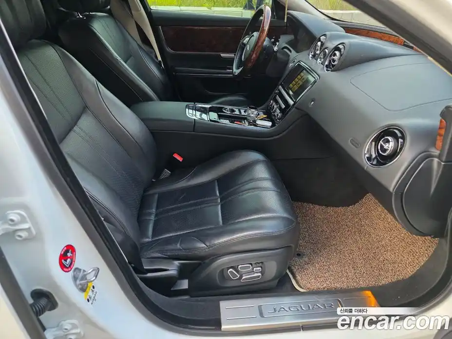 Jaguar XJ 2015 3.0 Автомат в Москве № 305198, фото 15