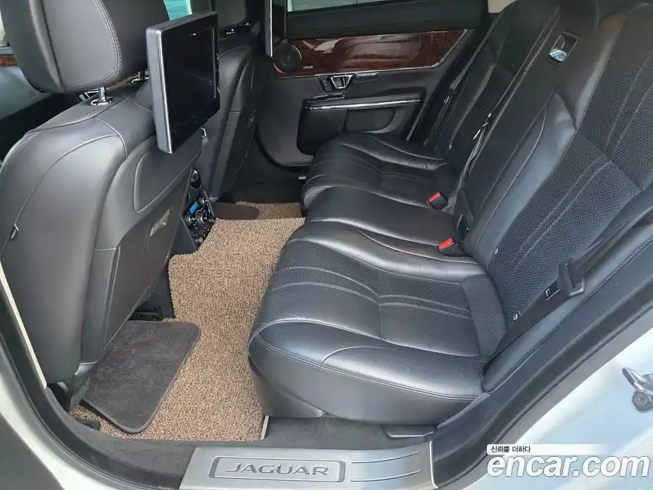 Jaguar XJ 2015 3.0 Автомат в Москве № 305198, фото 16