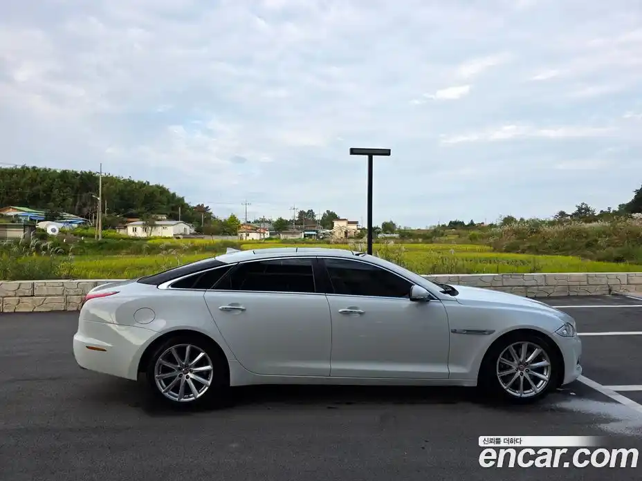 Jaguar XJ 2015 3.0 Автомат в Москве № 305198, фото 6