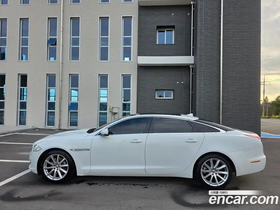 Jaguar XJ 2015 3.0 Автомат в Москве № 305198, фото 7
