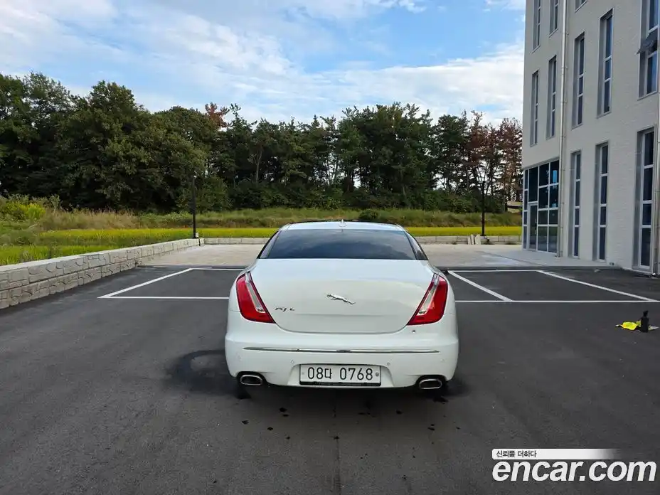 Jaguar XJ 2015 3.0 Автомат в Москве № 305198, фото 8