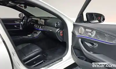 Mercedes-Benz E-Class 2022 2.0 Автомат в Москве № 372528, миниатюра 11