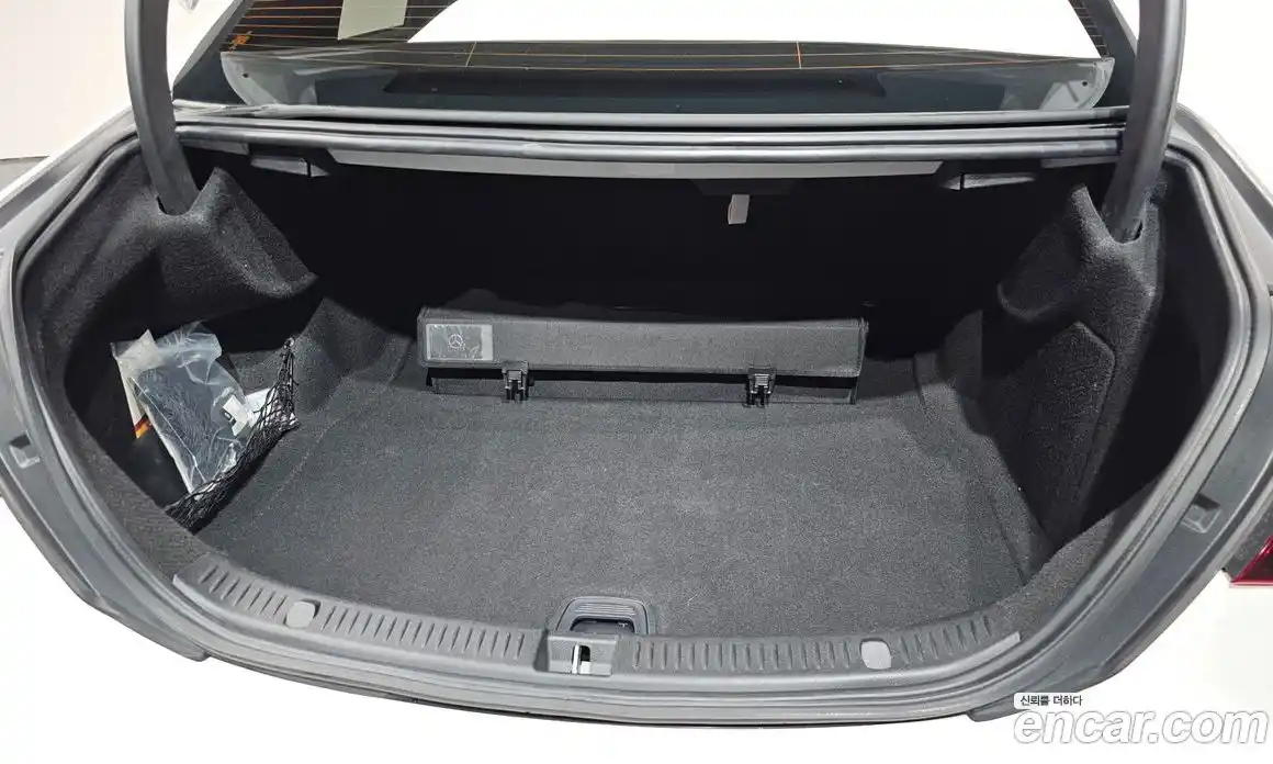 Mercedes-Benz E-Class 2022 2.0 Автомат в Москве № 372528, фото 20