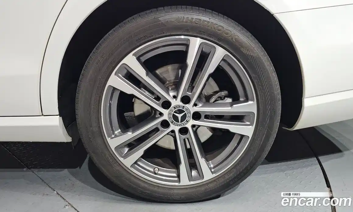 Mercedes-Benz E-Class 2022 2.0 Автомат в Москве № 372528, фото 5