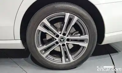 Mercedes-Benz E-Class 2022 2.0 Автомат в Москве № 372528, миниатюра 5