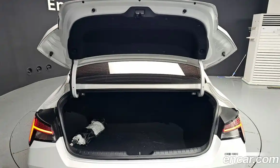 Hyundai Avante 2023 1.6 Автомат в Москве № 449101, фото 20