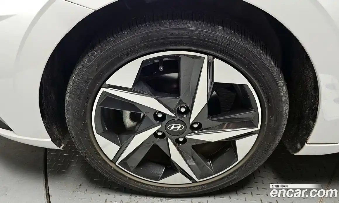 Hyundai Avante 2023 1.6 Автомат в Москве № 449101, фото 5