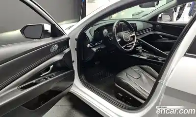 Hyundai Avante 2023 1.6 Автомат в Москве № 449101, миниатюра 10