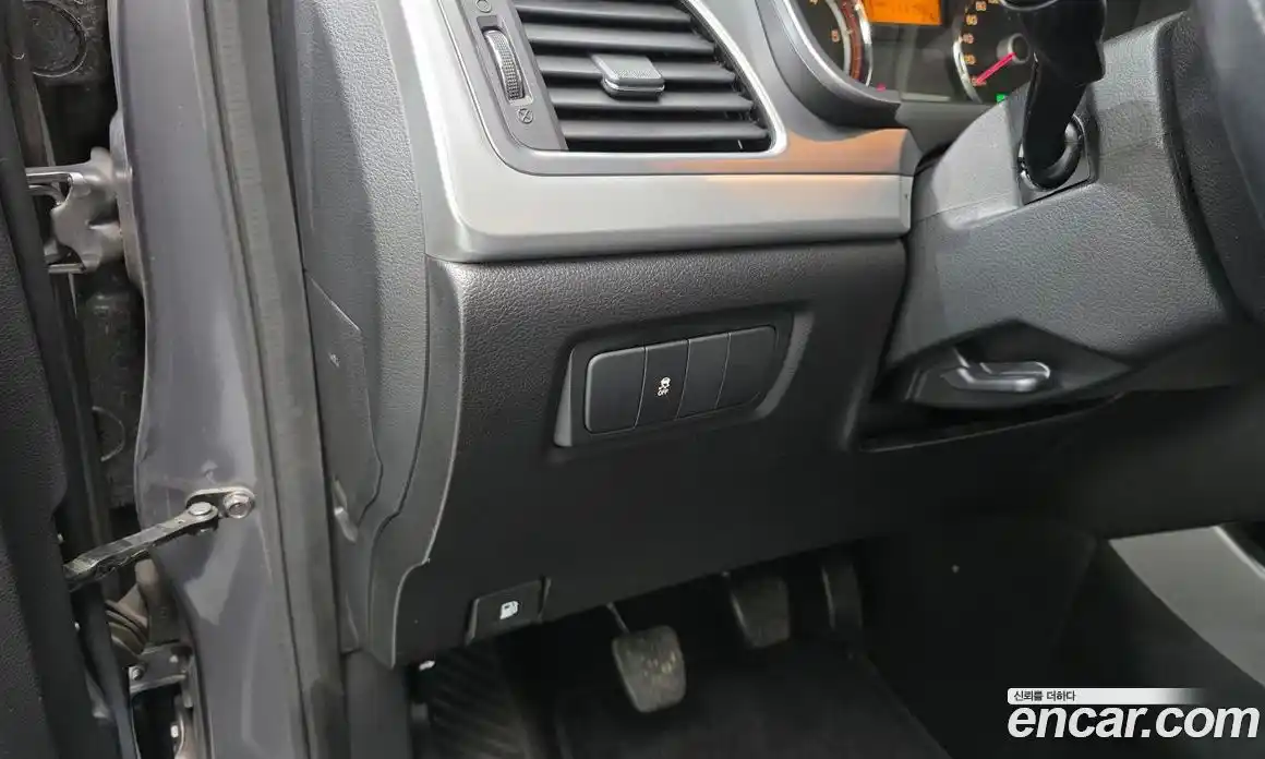 SsangYong Korando 2014 2.0 Механическая в Москве № 454268, фото 15