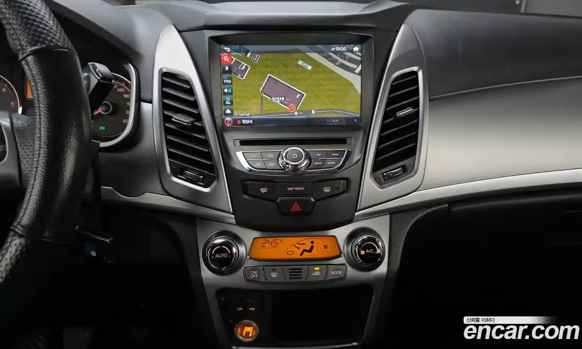 SsangYong Korando 2014 2.0 Механическая в Москве № 454268, фото 16