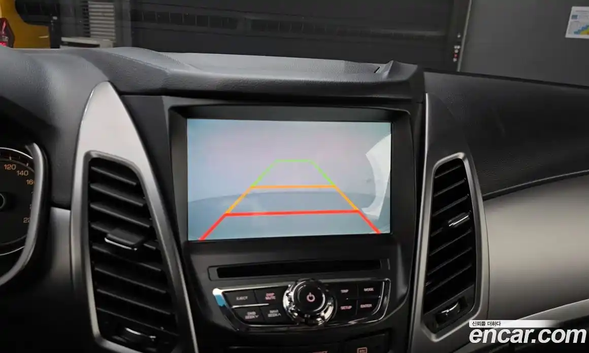 SsangYong Korando 2014 2.0 Механическая в Москве № 454268, фото 17