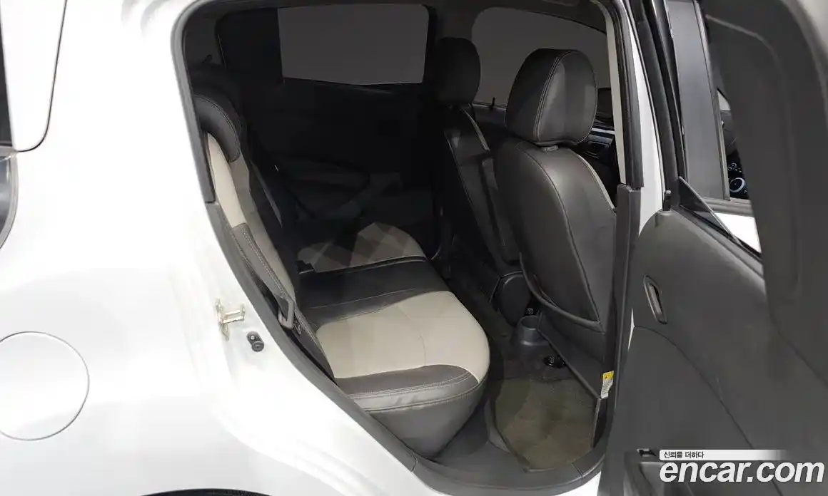 Chevrolet Spark 2012 1.0 Автомат в Москве № 462930, фото 13