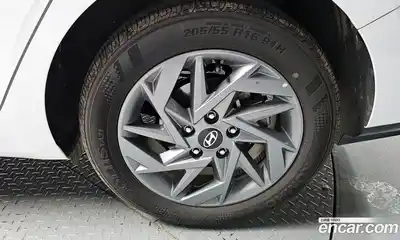 Hyundai Avante 2024 1.6 Автомат в Москве № 7747, миниатюра 5