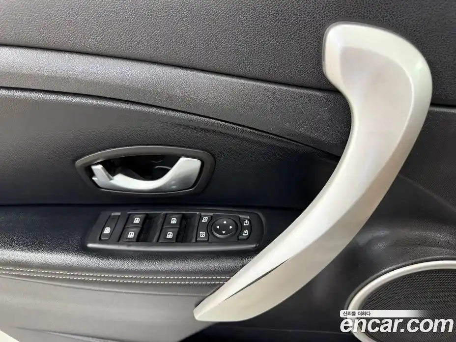 Renault SM3 2010 1.6 Автомат в Москве № 106317, фото 15