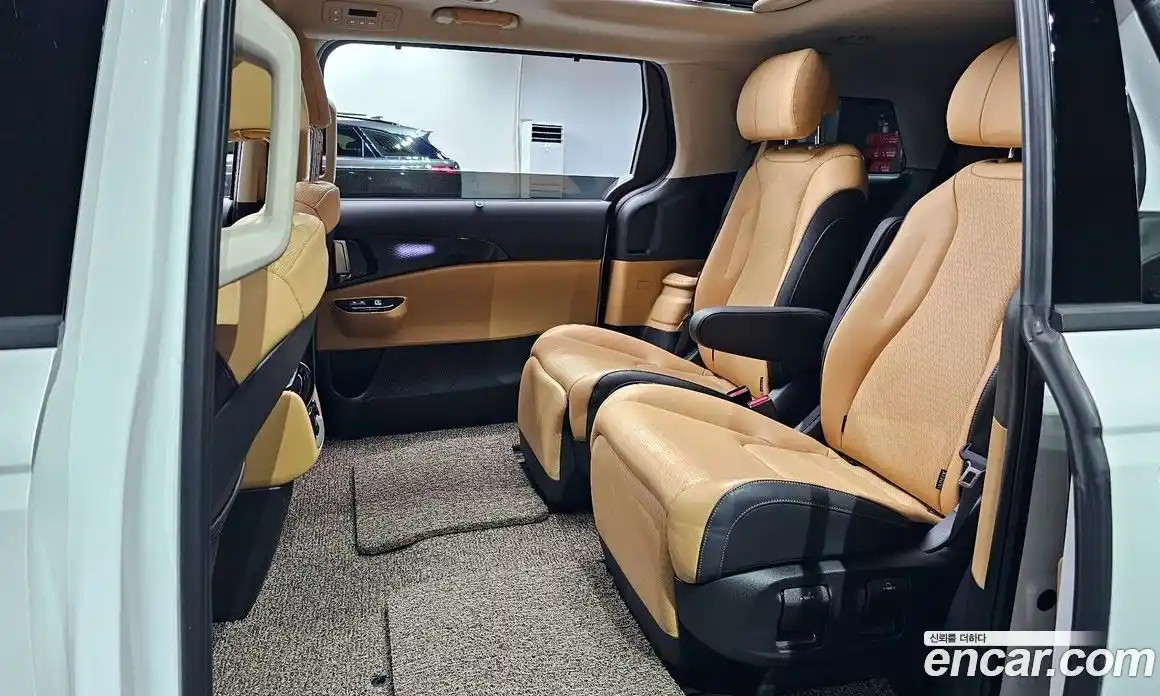 Kia Canival 2023 3.5 Автомат в Москве № 128511, фото 3