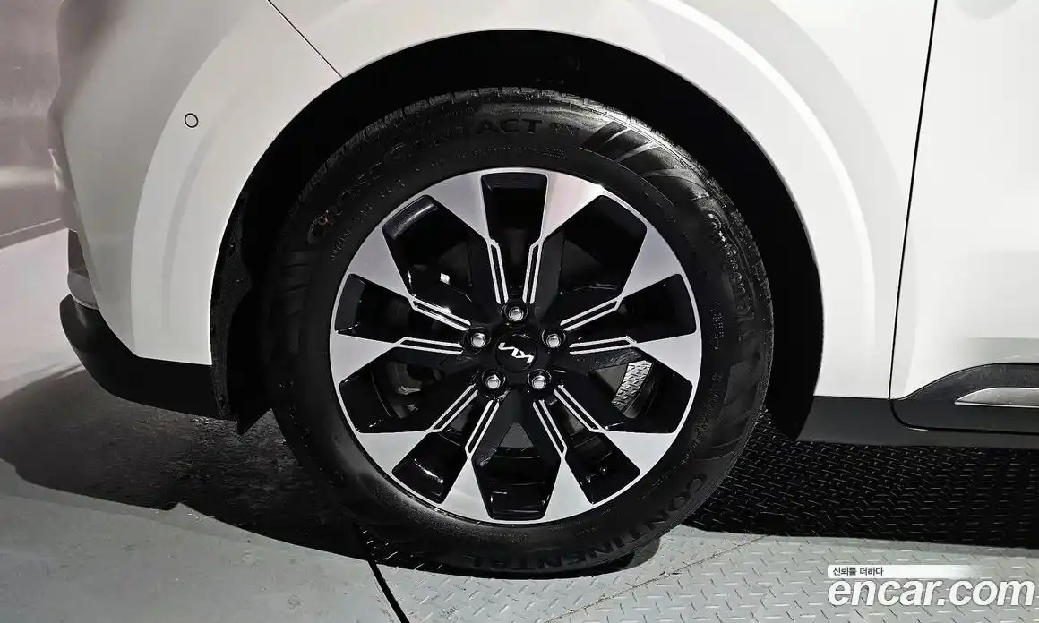 Kia Canival 2023 3.5 Автомат в Москве № 128511, фото 7