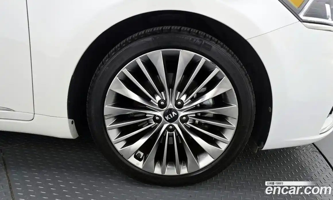 Kia K7 2017 2.4 Автомат в Москве № 133704, фото 15