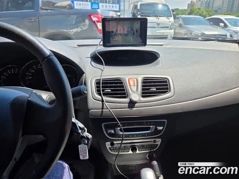 Renault SM3 2011 1.6 Автомат в Москве № 152780, фото 11