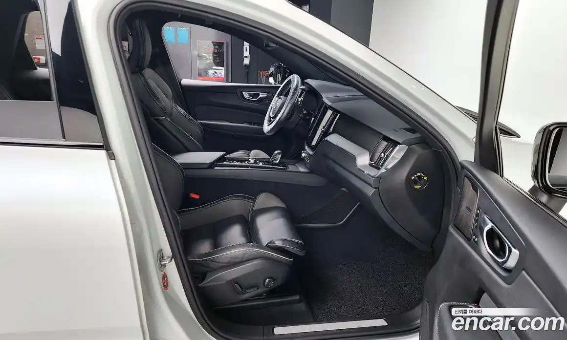 Volvo XC60 2021 2.0 Автомат в Москве № 164363, фото 11