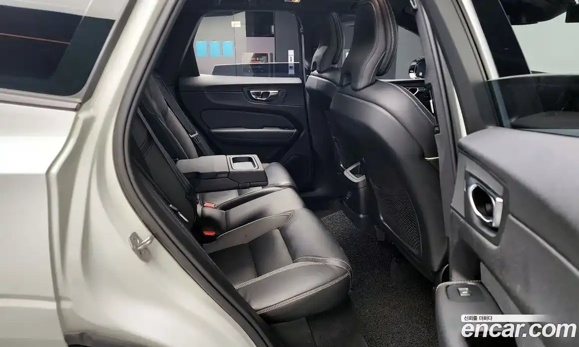 Volvo XC60 2021 2.0 Автомат в Москве № 164363, фото 12