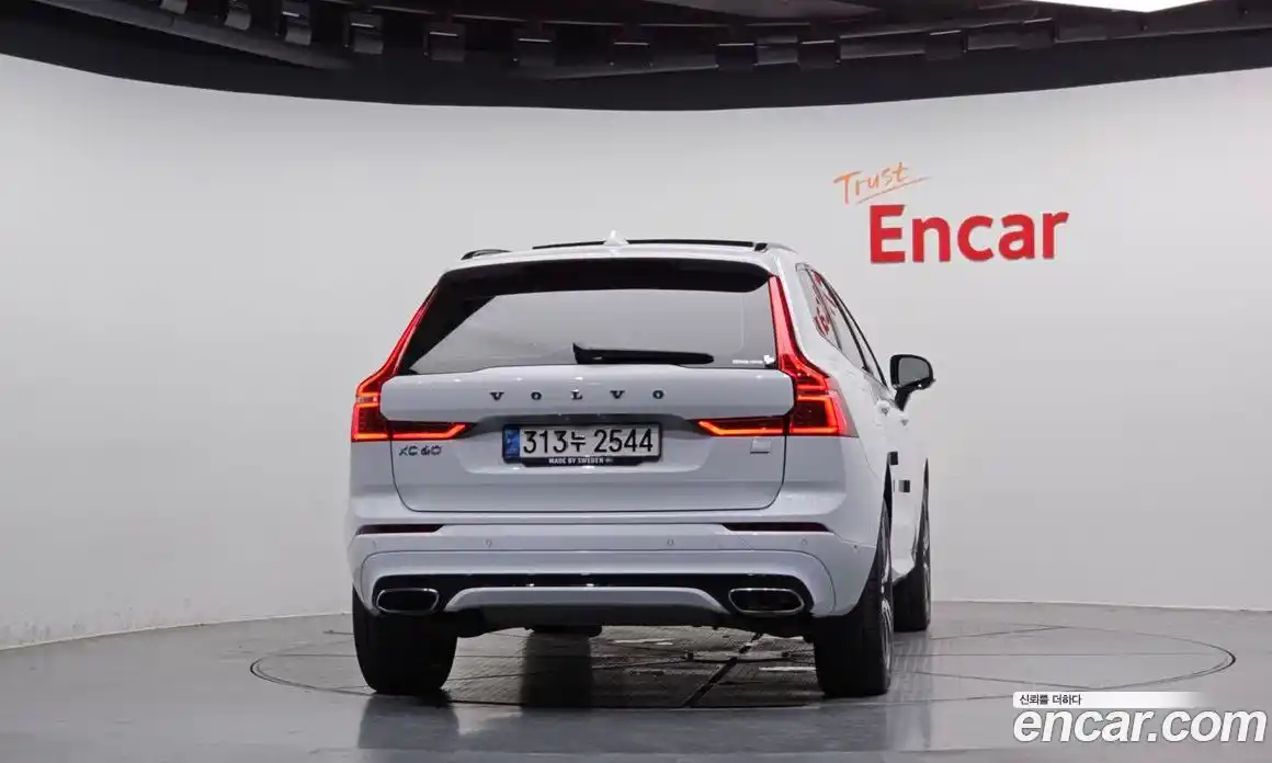 Volvo XC60 2021 2.0 Автомат в Москве № 164363, фото 4