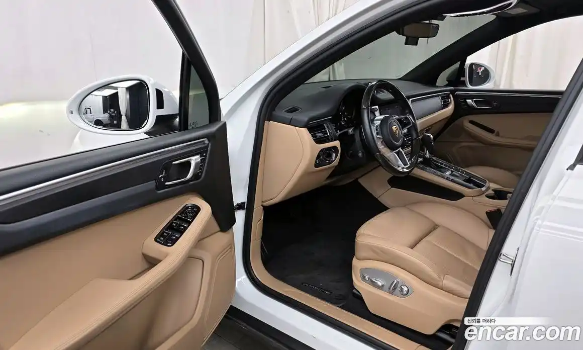 Porsche Macan 2021 2.0 Автомат в Москве № 165091, фото 1