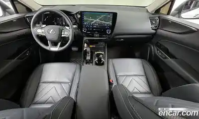 Lexus NX, 2025