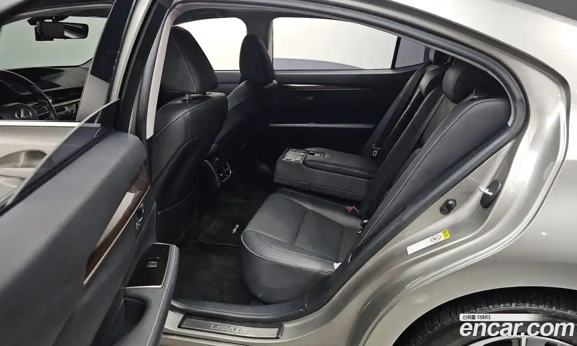 Lexus ES 2018 2.5 Автомат в Москве № 168247, фото 11