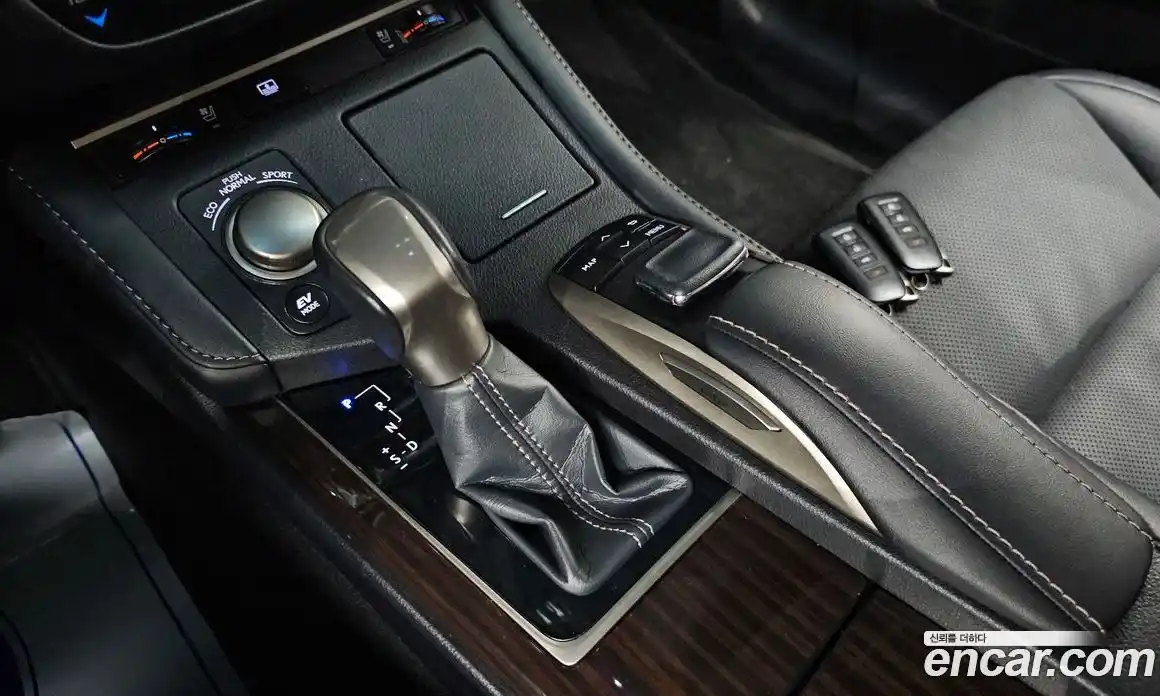 Lexus ES 2018 2.5 Автомат в Москве № 168247, фото 18