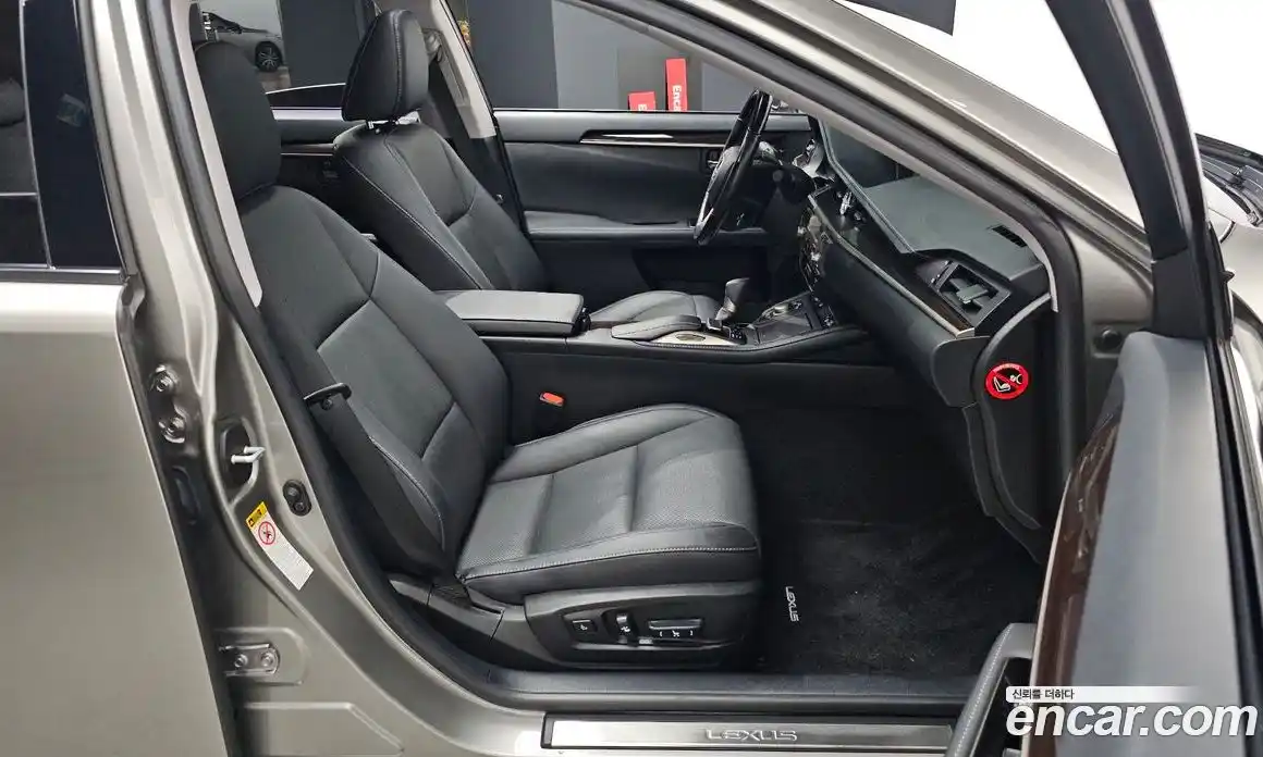 Lexus ES 2018 2.5 Автомат в Москве № 168247, фото 20